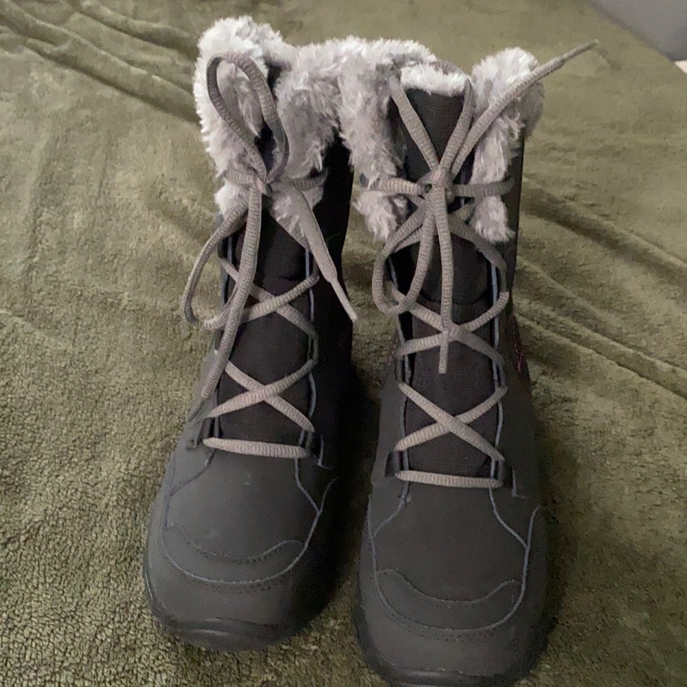 Columbia snow boots
